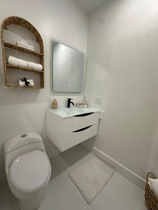 Lovers Cove Tamiami Exterior photo